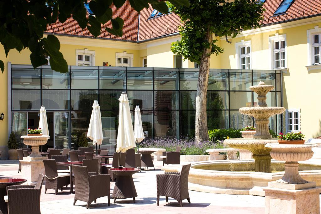 Hotel Kristaly Imperial Tata Buitenkant foto