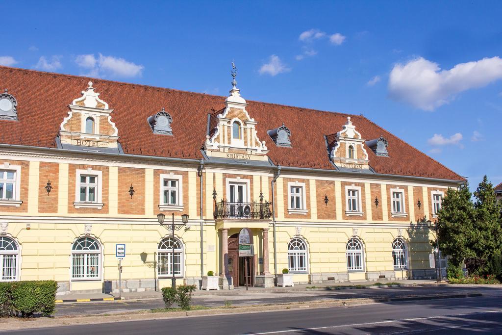 Hotel Kristaly Imperial Tata Buitenkant foto