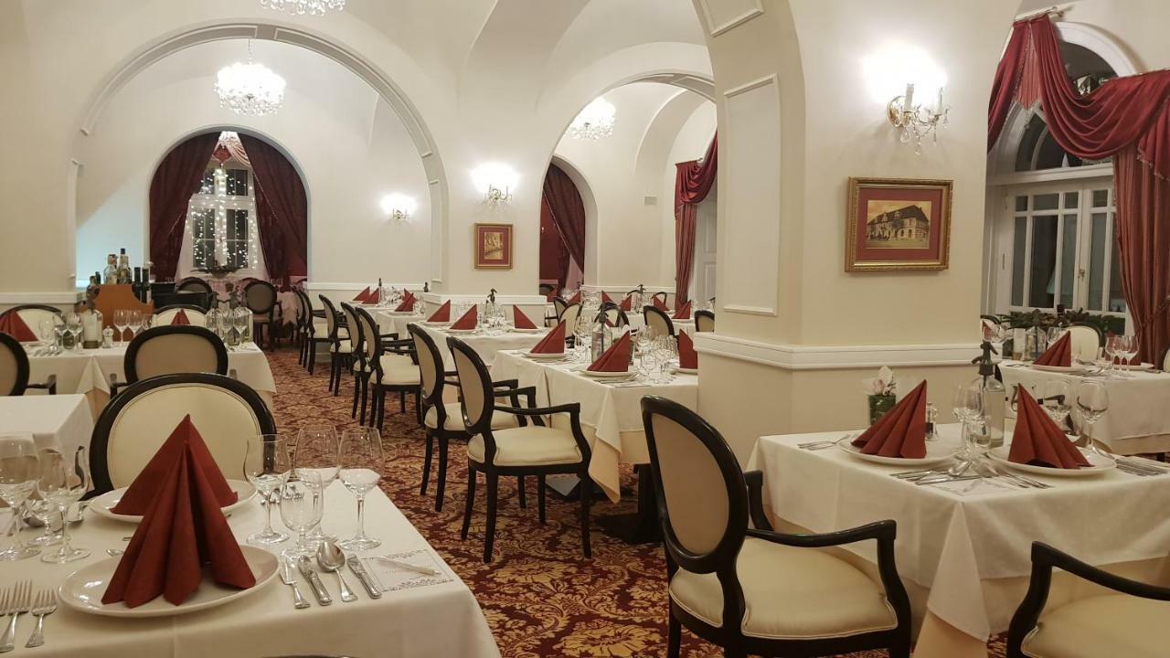 Hotel Kristaly Imperial Tata Buitenkant foto