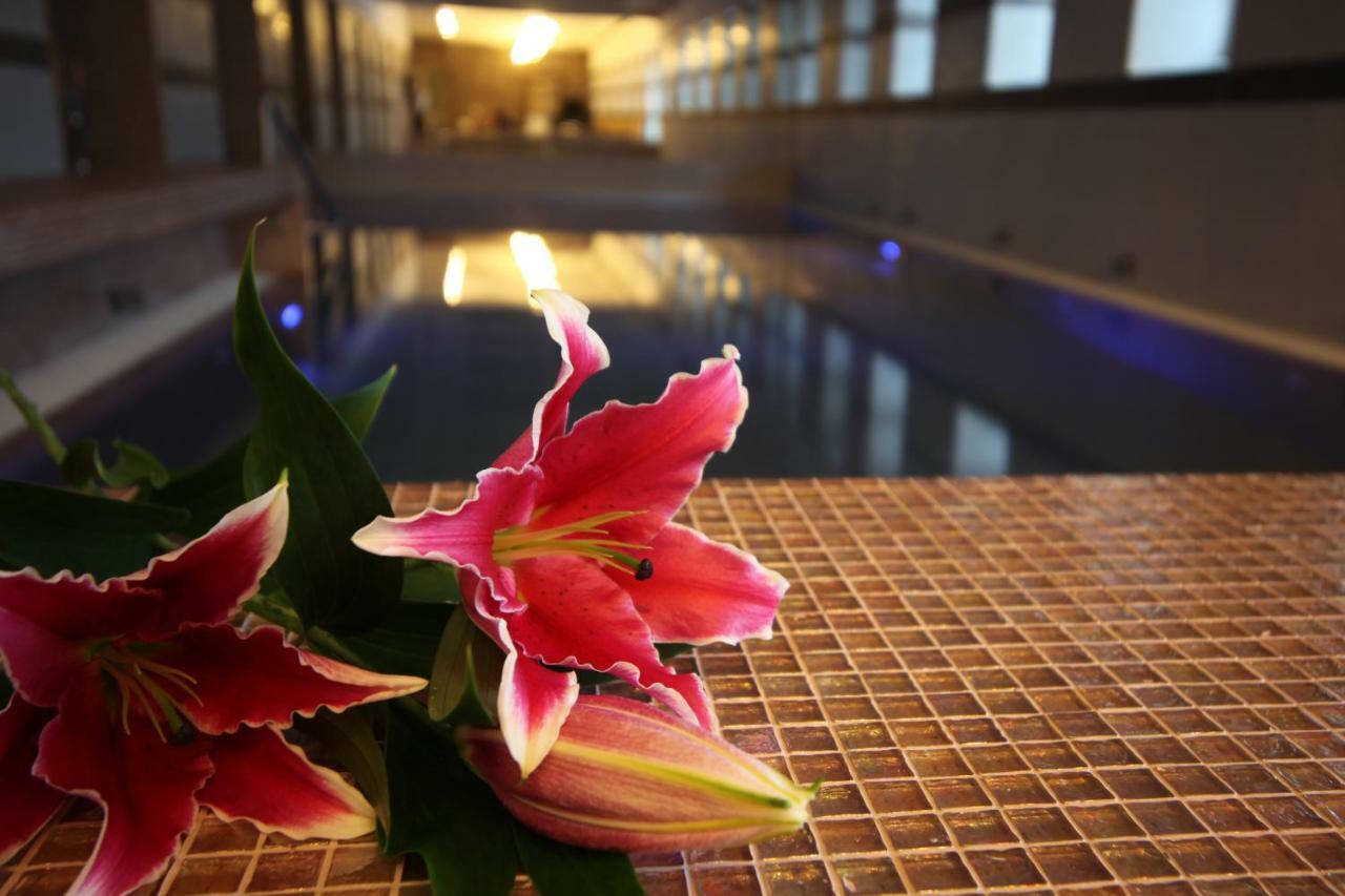 Hotel Kristaly Imperial Tata Buitenkant foto