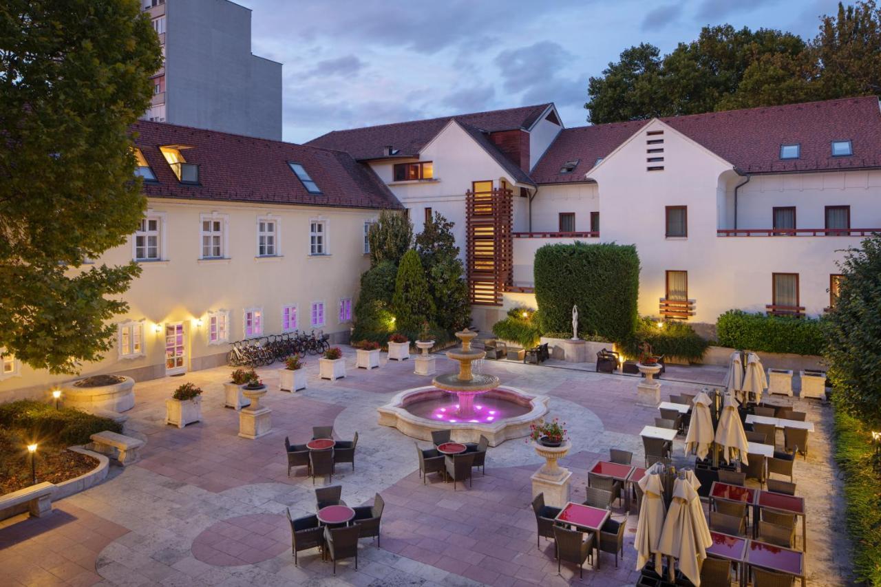 Hotel Kristaly Imperial Tata Buitenkant foto