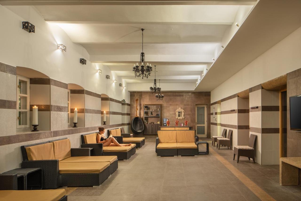 Hotel Kristaly Imperial Tata Buitenkant foto